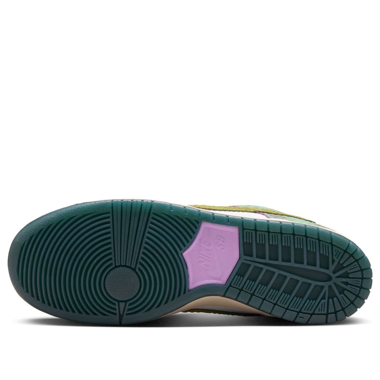 Nike SB Dunk Low x Alexis Sablone ‘Chameleon’ – Oil Green / Desert Moss / White | HJ3386-300