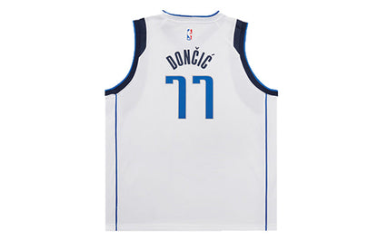 Nike NBA Dallas Mavericks Luka Doncic Youth Jersey | White #77 | 3Z2B7BZ1P-MAVDL