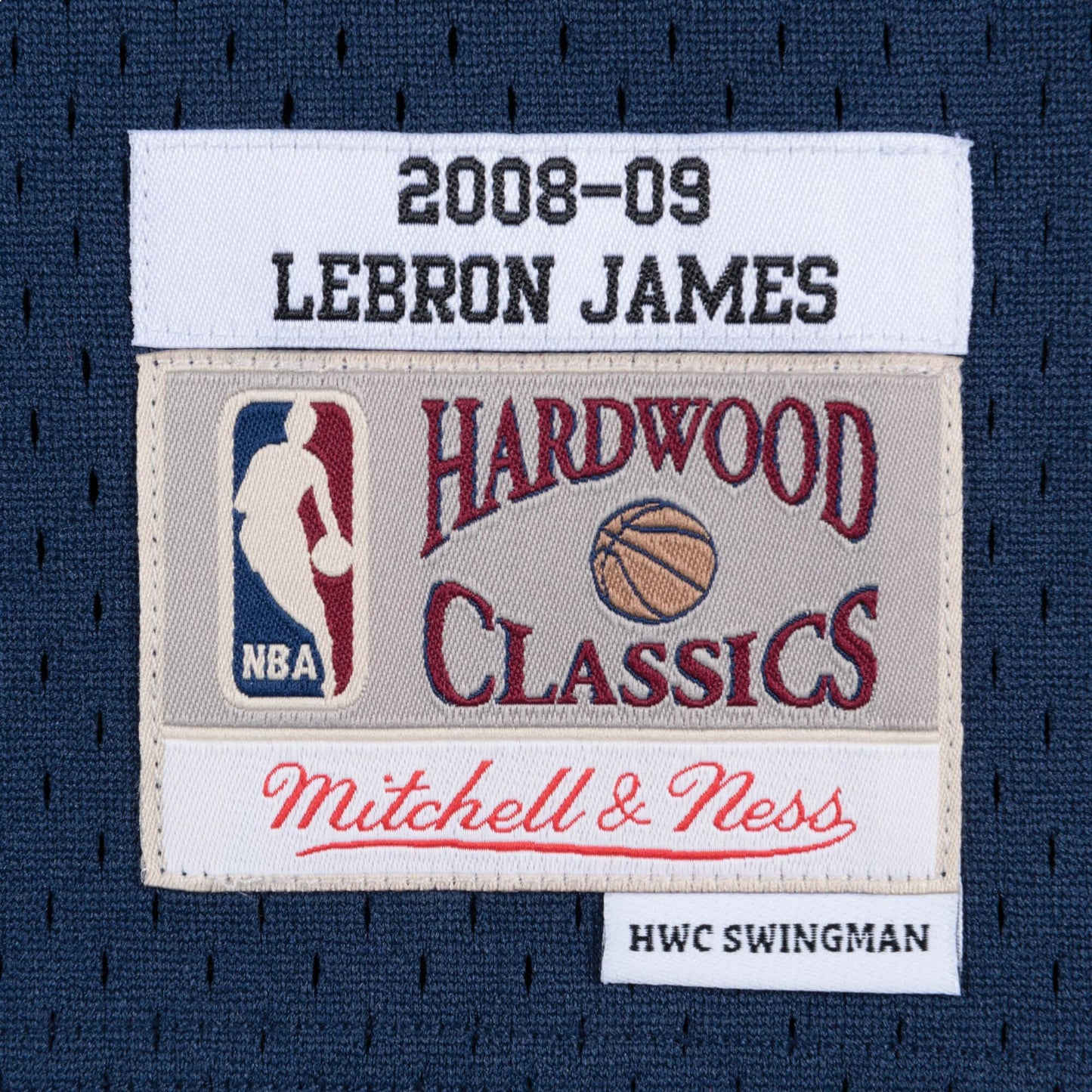 Mitchell & Ness Swingman Jersey – Cleveland Cavaliers LeBron James #23 (2008-09 Hardwood Classics, Navy)